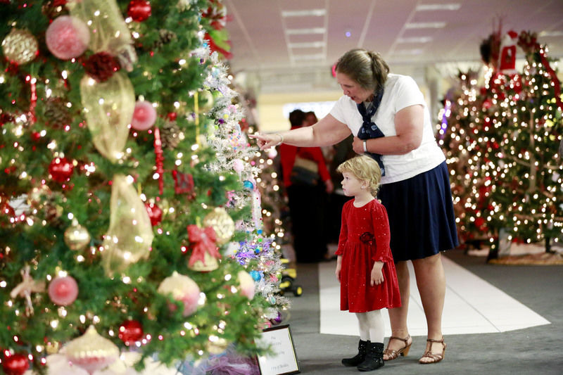 Christmas Comes To Crossroads Mall Through United Ways Wonderland Of Trees Christmas Comes To Crossroads Mall Through United Ways Wonderland Of Trees