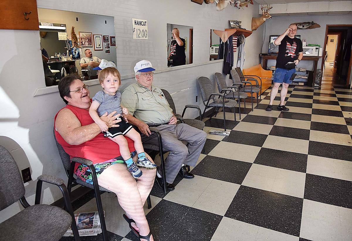 GALLERY Four generation Barber Shop Multimedia