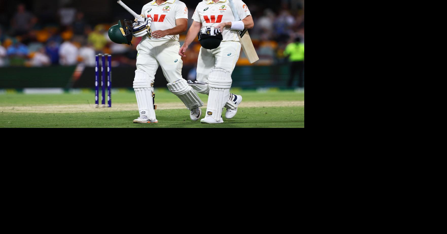 Usman Khawaja's dramatic Ashes return boosts Australia in third cricket test against England