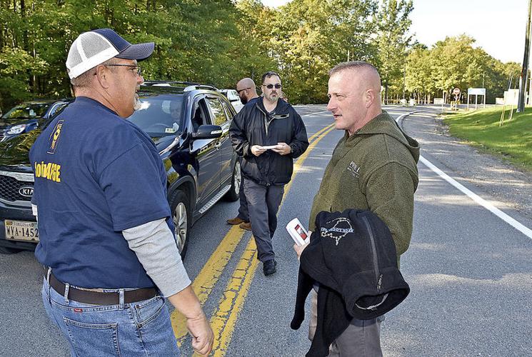 Ojeda visits the prison to show support to Local 404 members