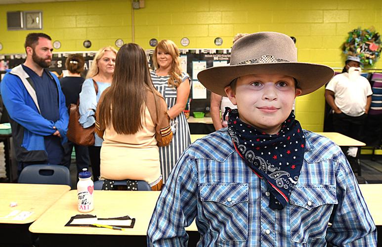 Lake Ridge Elementary students make history with wax museum - VIDEO/PHOTOS