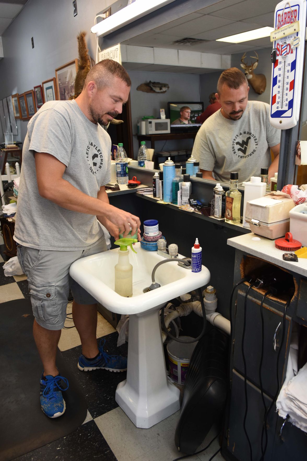 GALLERY Four generation Barber Shop Multimedia