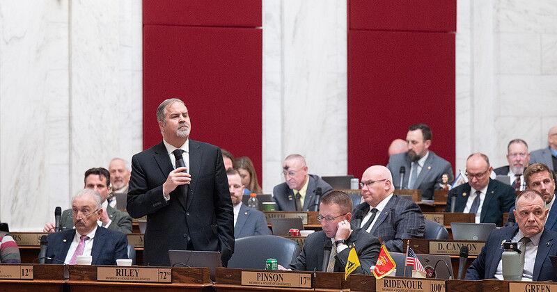 House unanimously passes 3% pay raise for West Virginia teachers, state police