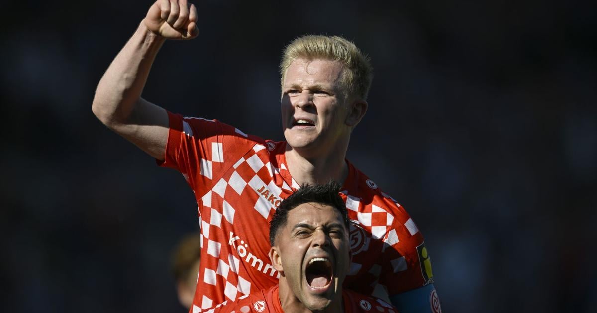 Frankfurt signs Germany forward Jonathan Burkardt from Bundesliga rival Mainz