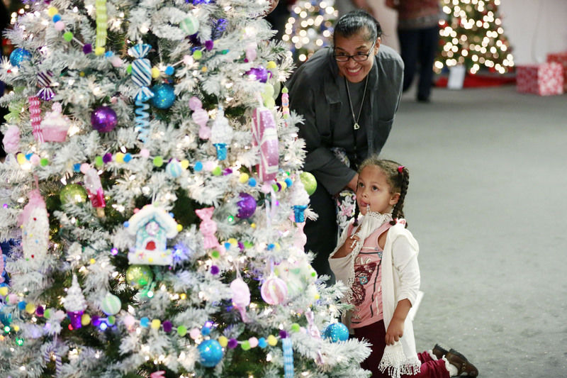Crossroads Mall Christmas 2022 Christmas Comes To Crossroads Mall Through United Way's Wonderland Of Trees  | News | Register-Herald.com