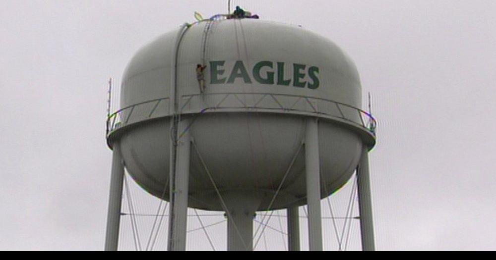 Worker rescued from Zionsville water tower Zionsville