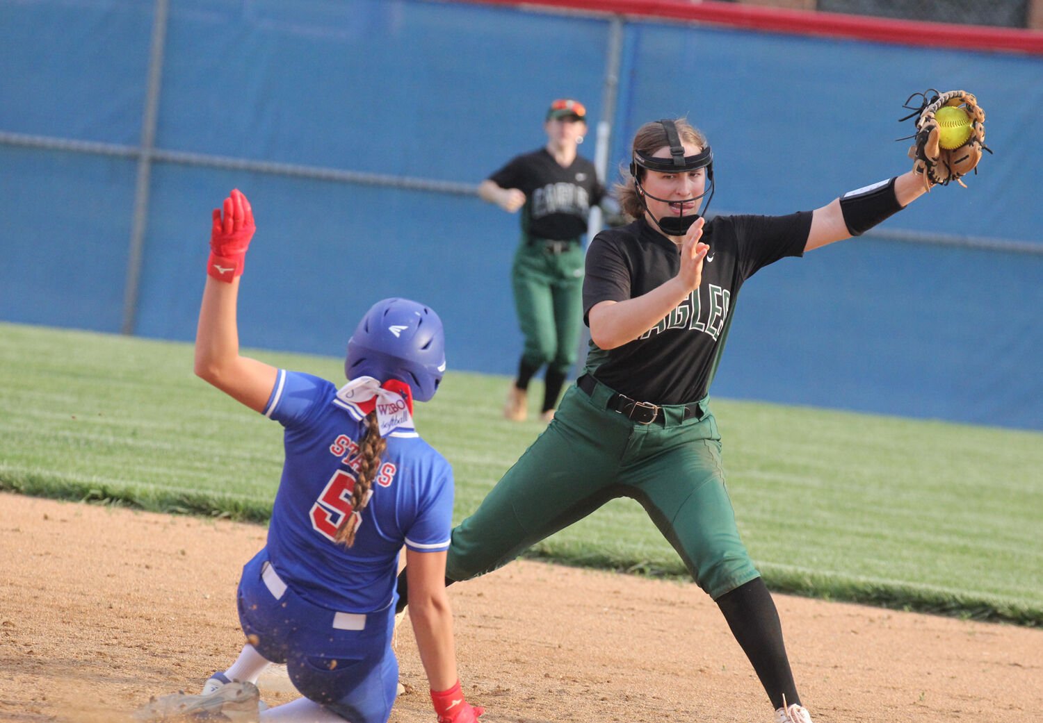 Eagles top Stars in county softball match-up
