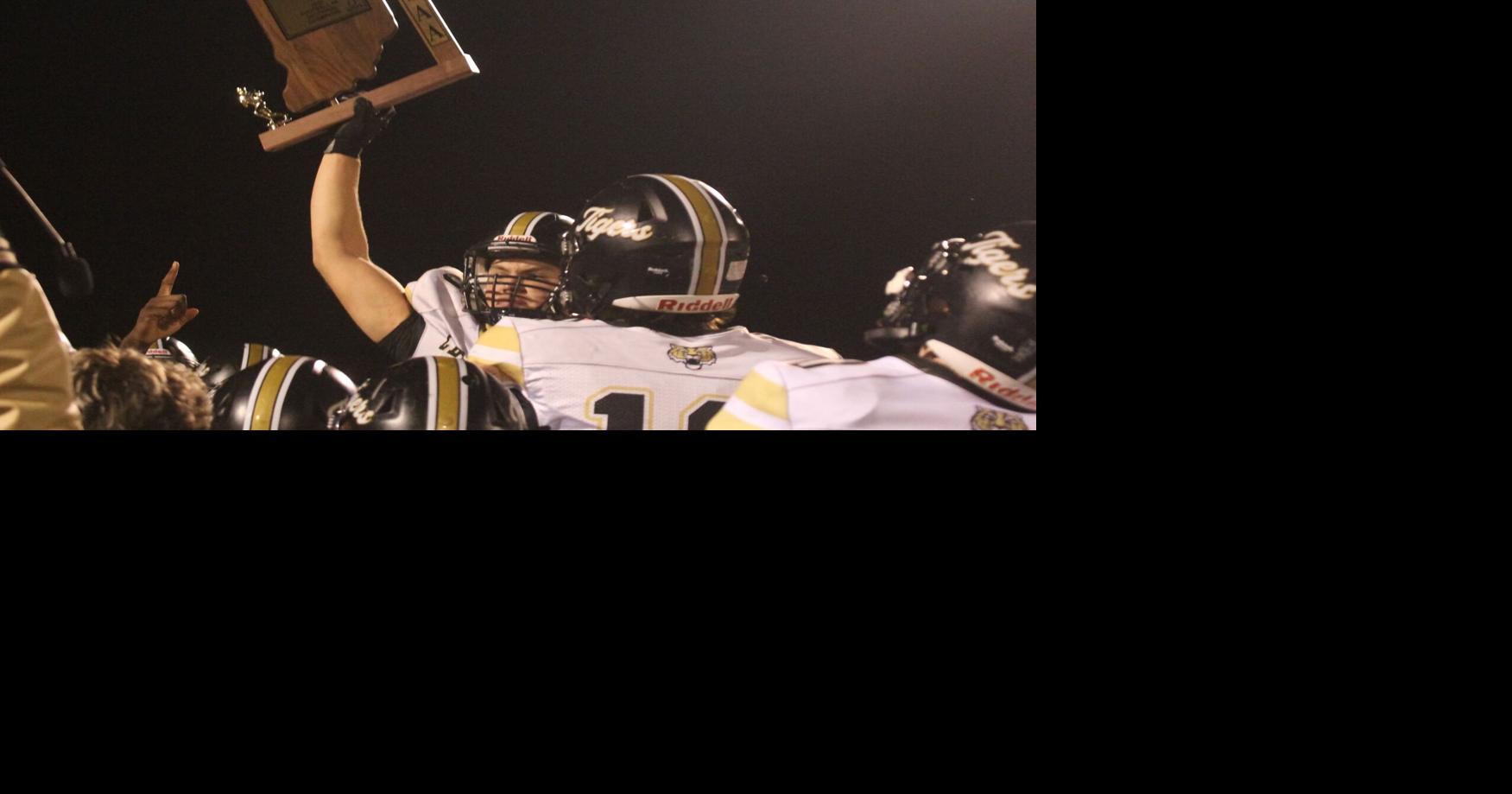 Lebanon honors fall sports award winners