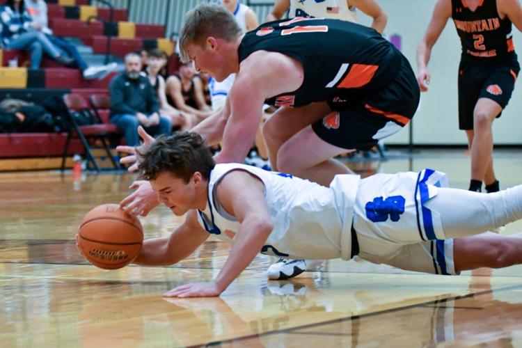 Strong second half propels Sugar Salem over Mountain Home Sports