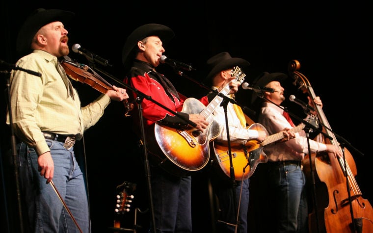 Bar J Wranglers entertain near capacity crowd in Rexburg | News | rexburgstandardjournal.com