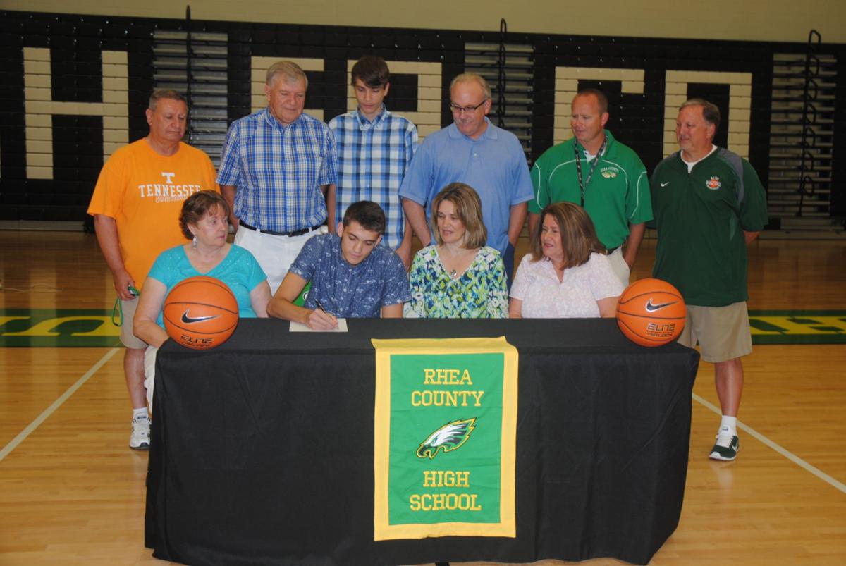 Hunter Signs With Roane State Sports Rheaheraldnews Com