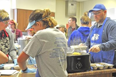Delivering Thanksgiving Organization Helps Those In Need Receive Holiday Meal Madsocial Richmondregister Com