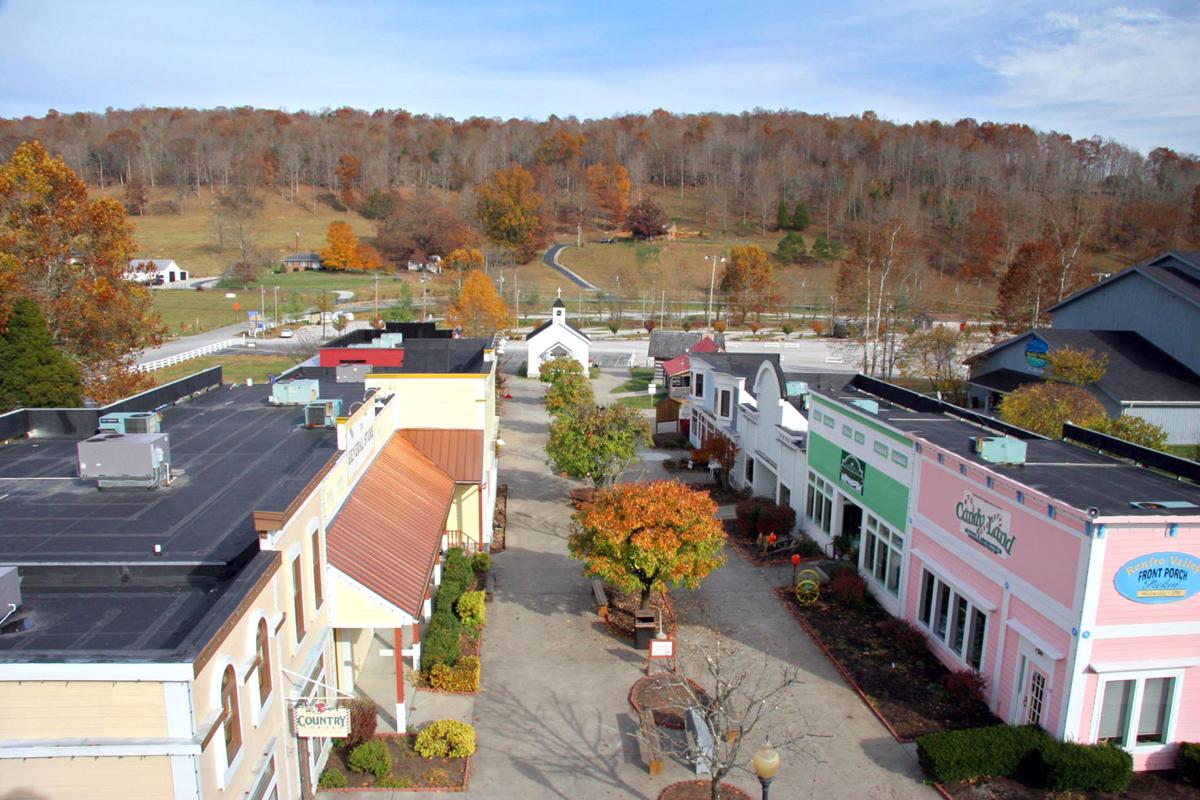 Renfro Valley Kentucky S Country Music Capital Has A Little Bit
