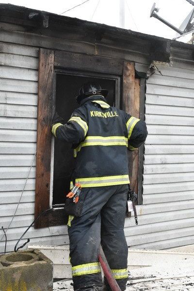 Fire envelopes residence in Moberly community