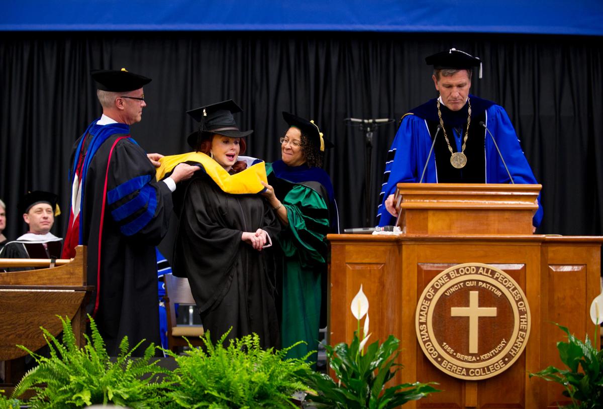 Naomi Judd urges Berea grads to take risks, be agents of change | Local Naomi Judd urges Berea grads to take risks, be agents of change | Local