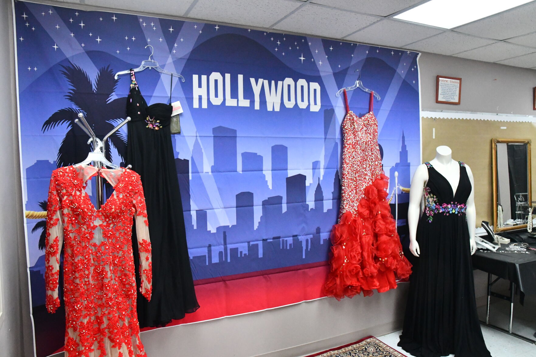 Prom dresses in shop queens center mall