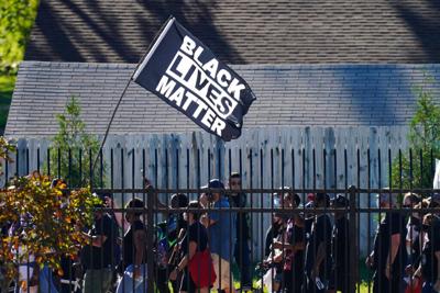 Thousands Peacefully Protest Outside The Kentucky Derby Kentucky Richmondregister Com