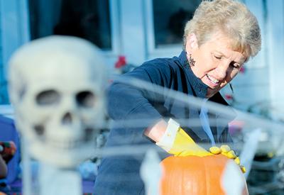 10-26-Pumpkin-Carving3.jpg