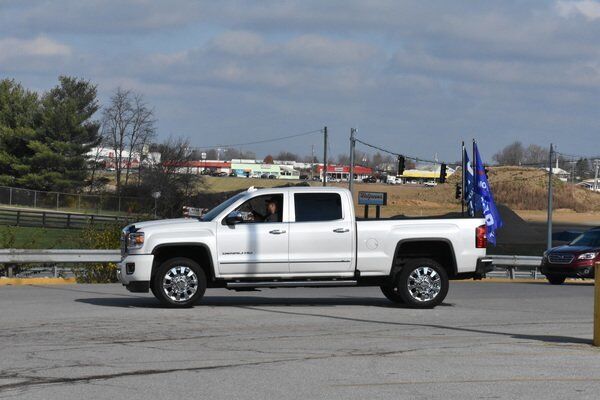 Locals gather in support of President Trump with car parade | News ...
