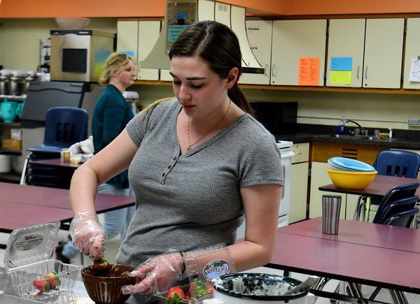 Madison Southern FCCLA hosts chocolate covered strawberry fundraiser