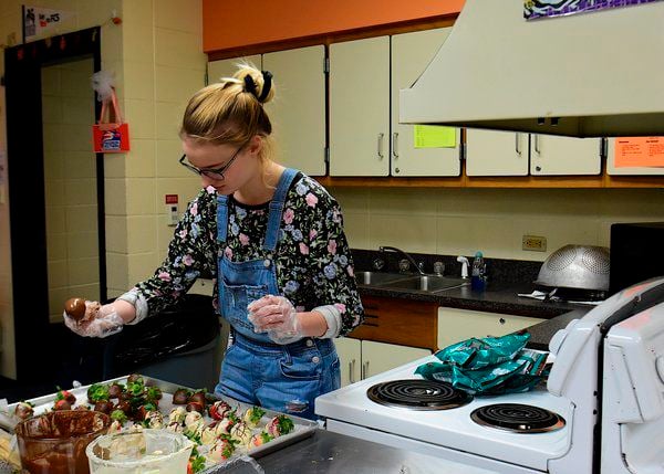 Madison Southern FCCLA hosts chocolate covered strawberry fundraiser