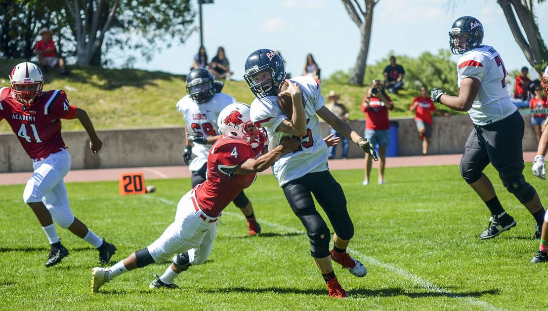 Lobos Earn Hard Fought 12 7 Win At Albuquerque Academy Sports
