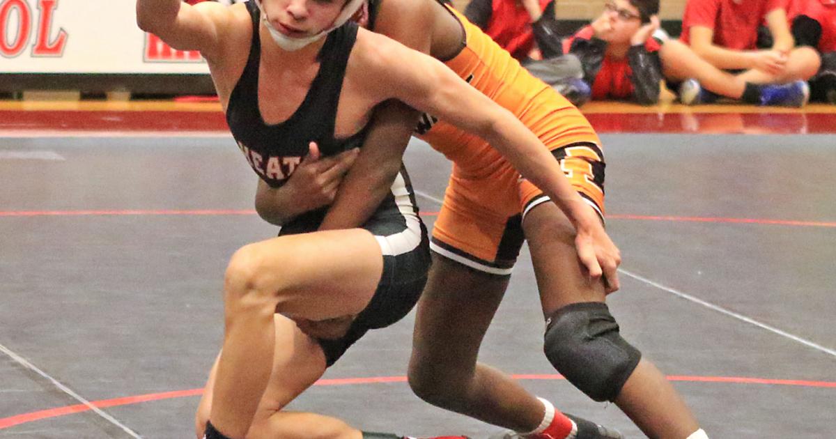 Riley Rabuck Wednesday wrestling: Hawks 39, Yellowjackets 34 | Sports ...