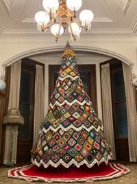 mommy bytes: Lighted Crochet Christmas Tree