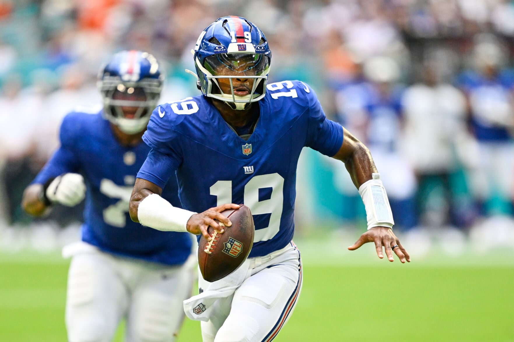 jameis-winston-rushing-touchdown-giants-preseason