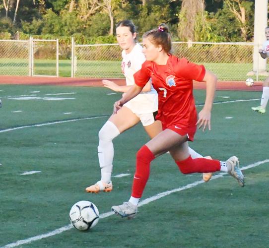 New Hartford girls soccer team remains unbeaten, heads to second