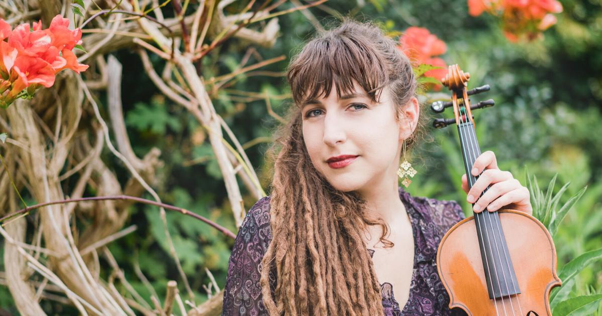 Folksinging fiddler Emerald Rae performs at H.A.R.P. Museum ...