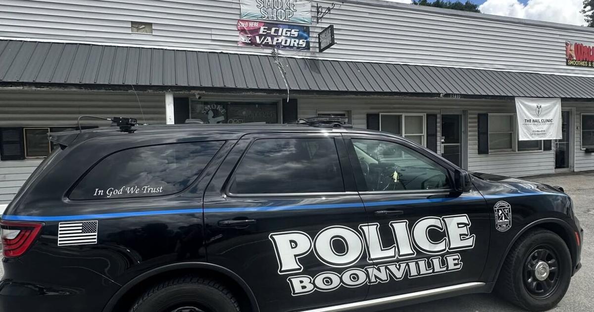 Two smoke shops raided, closed in Boonville
