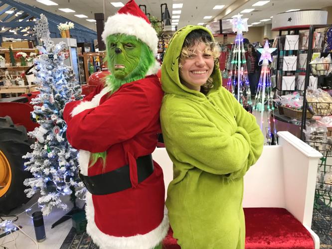 Grinch visits fans - and dogs - at Eclectic Chic in Oneida ...