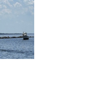 Read moreTwo rescued off stuck boat on Oneida Lake
