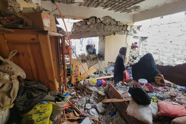 Houthis attack besieged city in Yemen that UN says is at 'grave risk ...