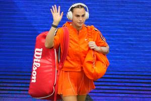 Defending champions Aryna Sabalenka and Carlos Alcaraz reach the US Open quarterfinals