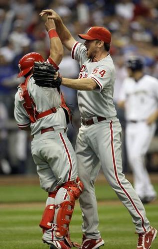 Pat Burrell and Larry Bowa editorial image. Image of dodgers - 20952555