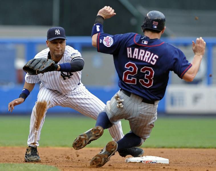 Mike Mussina strikes out 10 in shutout of Rangers 