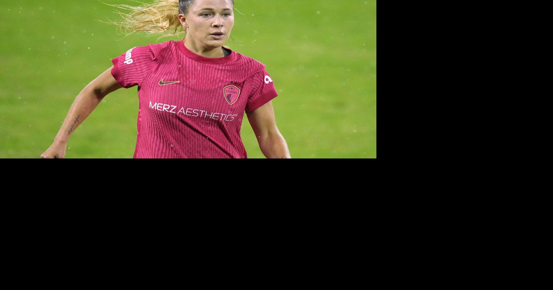 Sanchez scores twice and the Courage top the Reign 3-1 in the NWSL