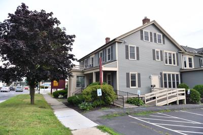 Starbucks seeks to knock down former Royal's building