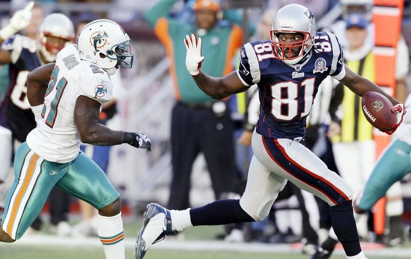 Tom Brady and Randy Moss lead Patriots to win over Dolphins 