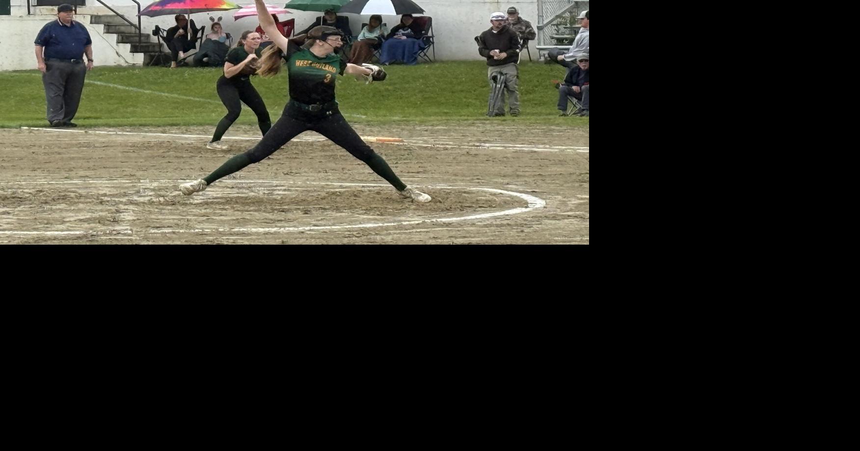 Lee tosses shutout, WR advances