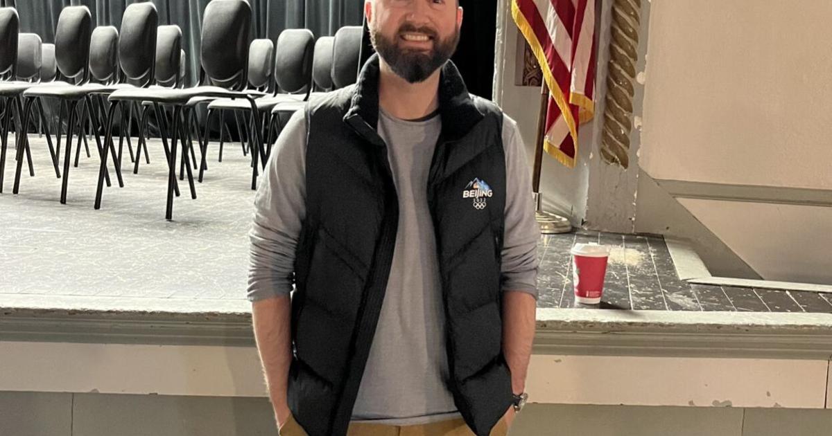 Tyler George slides in to chat up students | Local News | rutlandherald.com