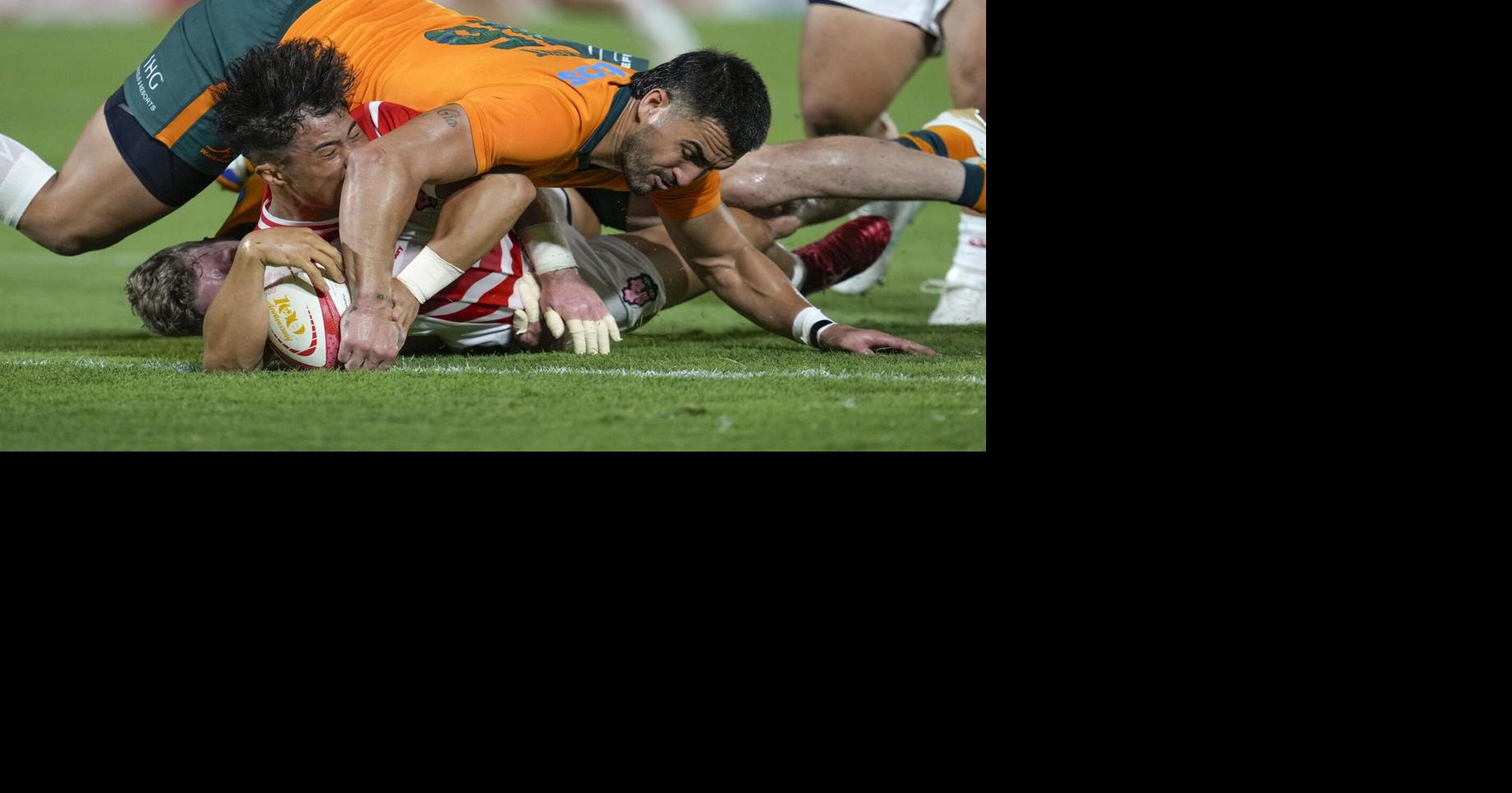 Australia survives red card and Japan rally for a 35-32 win in Les Kiss debut