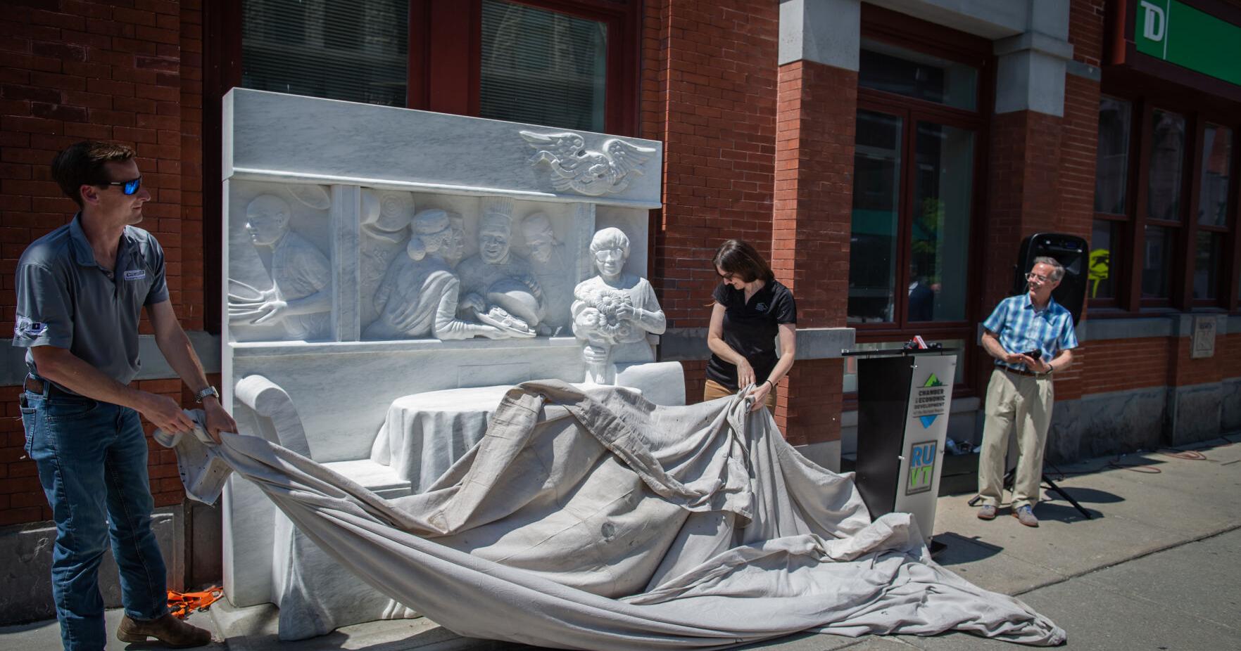 Ernie and Willa Royal sculpture unveiled - Vimarsana News