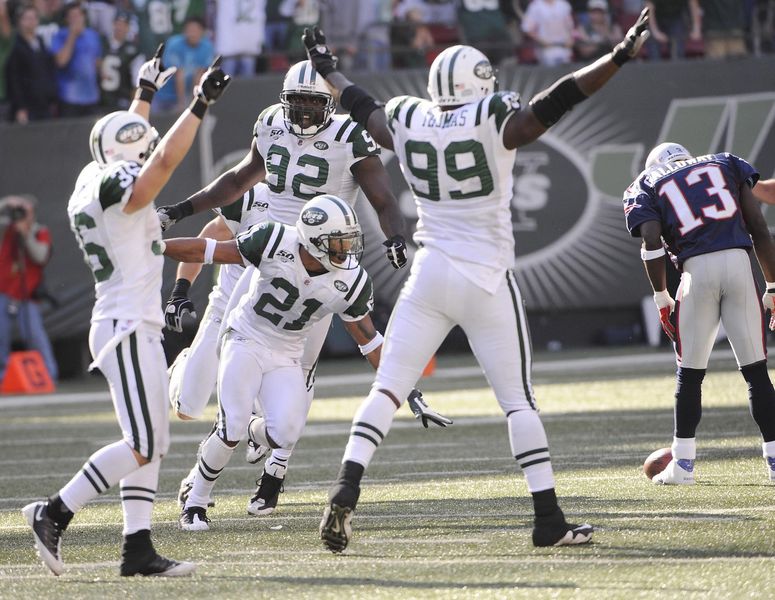 Jets quarterback #6 Mark Sanchez fakes a hand off to #20 running back Thomas  Jones. The Jaguars defeated the Jets 24-22 at Giants Stadium, Rutherford,  New Jersey. (Credit Image: © Anthony Gruppuso/Southcreek