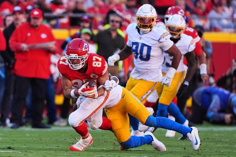 Chiefs move to 5-0 as Kenneth Walker runs for two TDs in a 22-6 win ...
