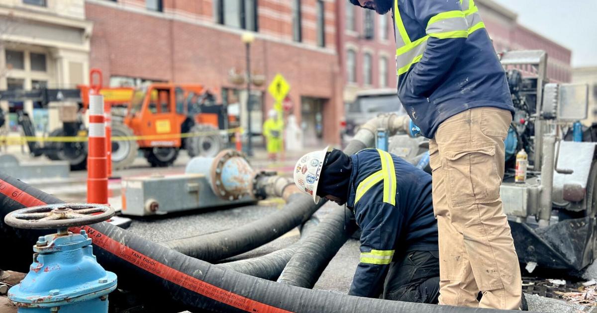 Water Ridge Worker Water work | Snapshots | rutlandherald.com