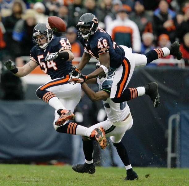 Chicago Bears' receiver Bernard Berrian, right, runs for a 37-yard