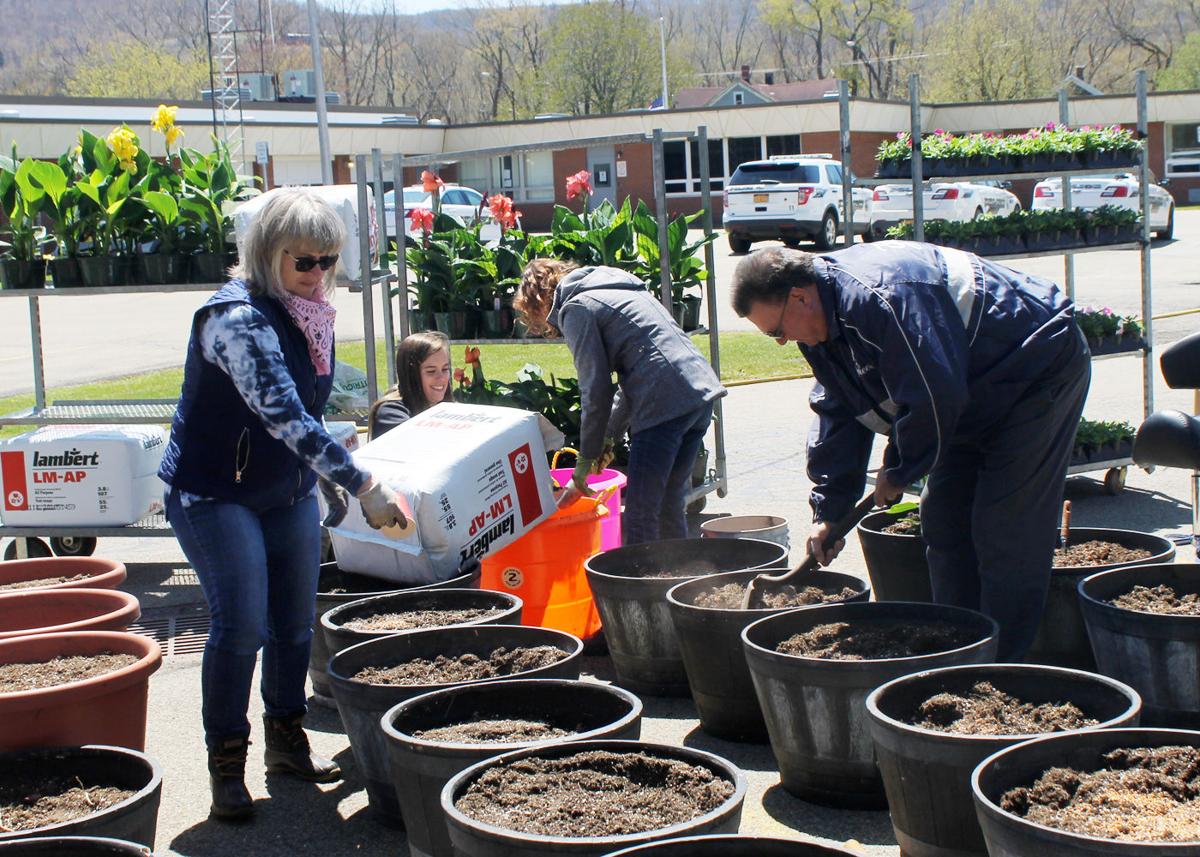 Salamanca City Officials Plant Flowers For Main Street Coronavirus Salamancapress Com